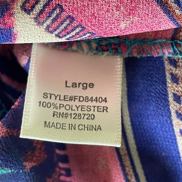 Semi-sheer geometric pattern blouse, size L. - Picture 11 of 12